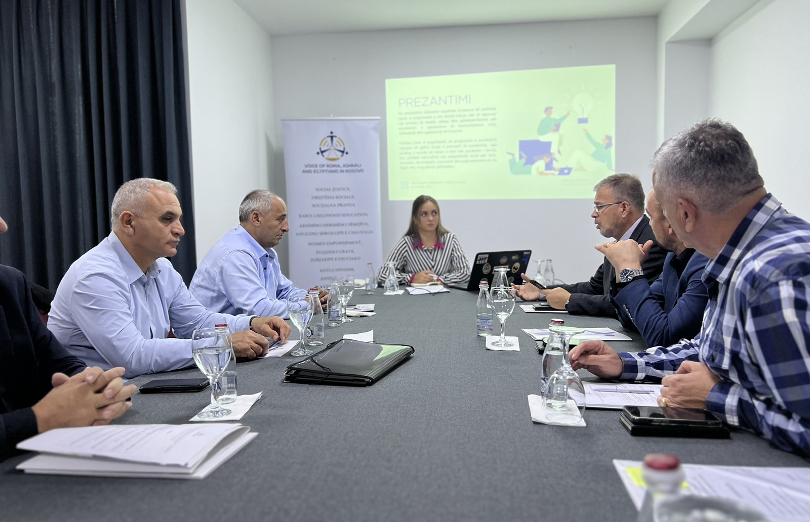 Round table discussion on decent employment is held